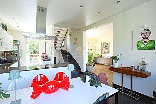 Maison Nanterre €949 000 ** - Référence 15383