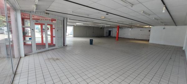 Beau local de 440 m² en zone commerciale à Mutzig