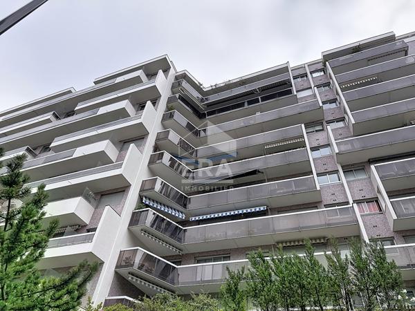 Paris 15 Georges Brassen Appartement 3 pièces 61 m2 avec balcon et box