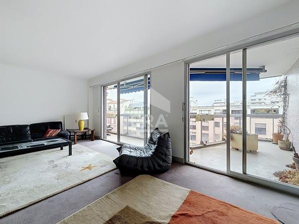Paris 15 Georges Brassen Appartement 3 pièces 61 m2 avec balcon et box