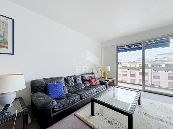 Paris 15 Georges Brassen Appartement 3 pièces 61 m2 avec balcon et box