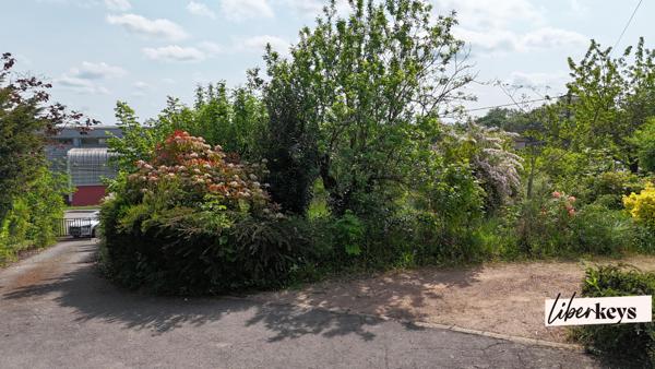 TOURNUS 71700 - MAISON 2 NIVEAUX - 69 M² PAR NIVEAU - GARAGE - TERRAIN ARBORÉ 1070 M²