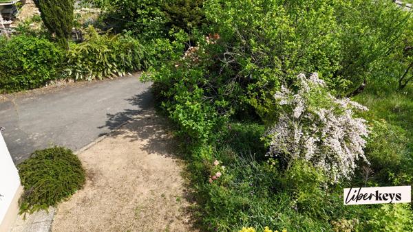 TOURNUS 71700 - MAISON 2 NIVEAUX - 69 M² PAR NIVEAU - GARAGE - TERRAIN ARBORÉ 1070 M²