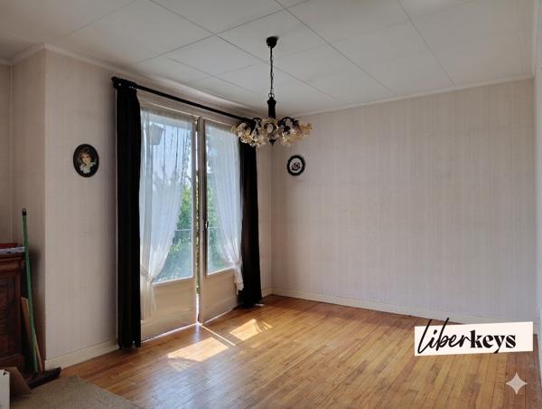 TOURNUS 71700 - MAISON 2 NIVEAUX - 69 M² PAR NIVEAU - GARAGE - TERRAIN ARBORÉ 1070 M²