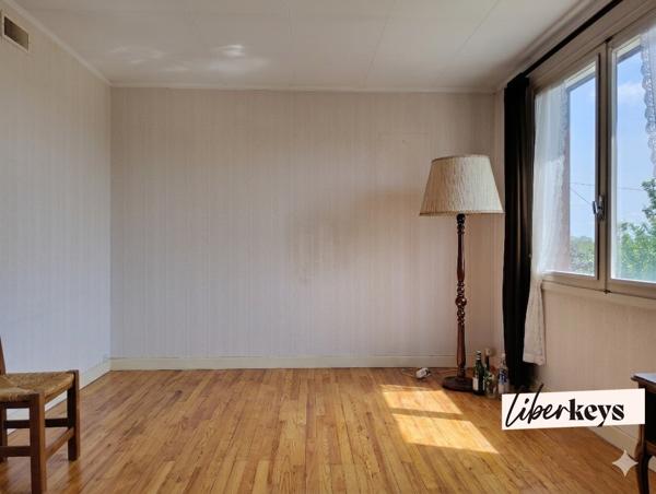 TOURNUS 71700 - MAISON 2 NIVEAUX - 69 M² PAR NIVEAU - GARAGE - TERRAIN ARBORÉ 1070 M²