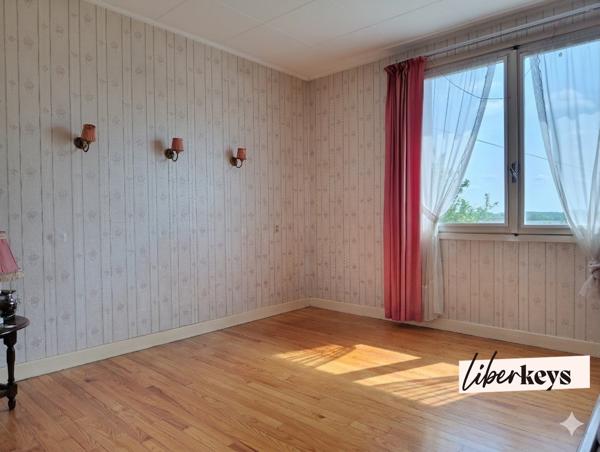 TOURNUS 71700 - MAISON 2 NIVEAUX - 69 M² PAR NIVEAU - GARAGE - TERRAIN ARBORÉ 1070 M²