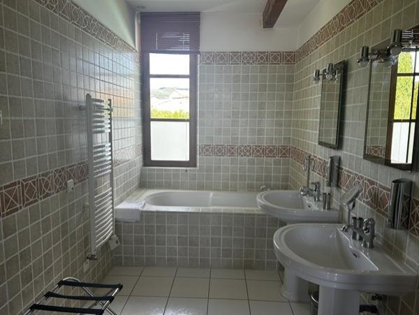 Maison de 528 m² meublée St Marcel Les Sauzet