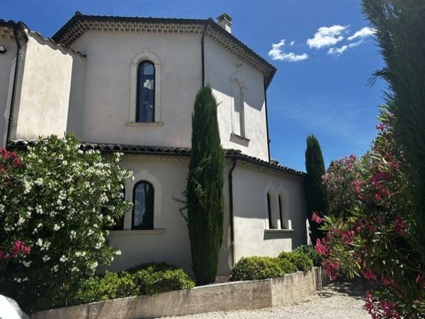 Maison de 528 m² meublée St Marcel Les Sauzet