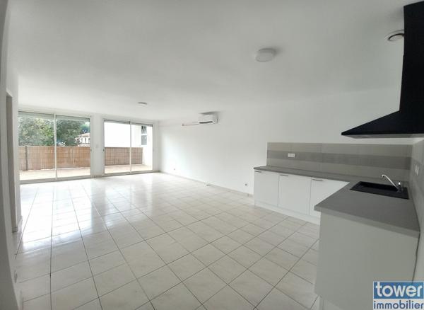 Appartement
                                                                                                                                                                                                                                                                                                                        5 pièce(s)                                                                                                                                                                                                          4 chambre(s)                                                                                                                                                                                                          98.5  m²