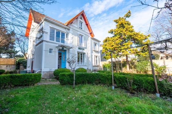 Jolie maison rénovée avec goût, très au calme, à 9 min du RER A