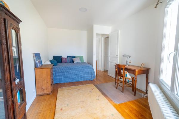 Jolie maison rénovée avec goût, très au calme, à 9 min du RER A