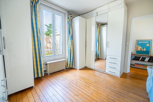 Jolie maison rénovée avec goût, très au calme, à 9 min du RER A