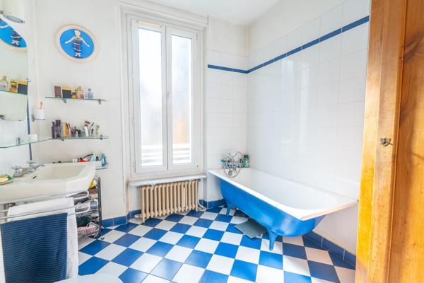 Jolie maison rénovée avec goût, très au calme, à 9 min du RER A