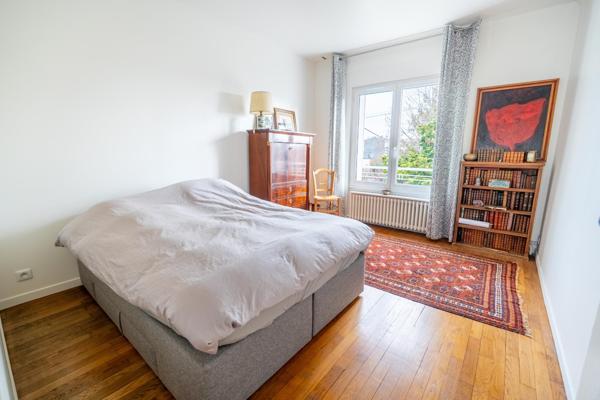 Jolie maison rénovée avec goût, très au calme, à 9 min du RER A