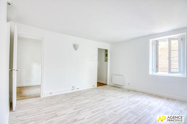 Versailles Saint-Louis Appartement 3 pièces 46 m² situé au 3ème et dernier étage 335 000 € **  - Référence  28500