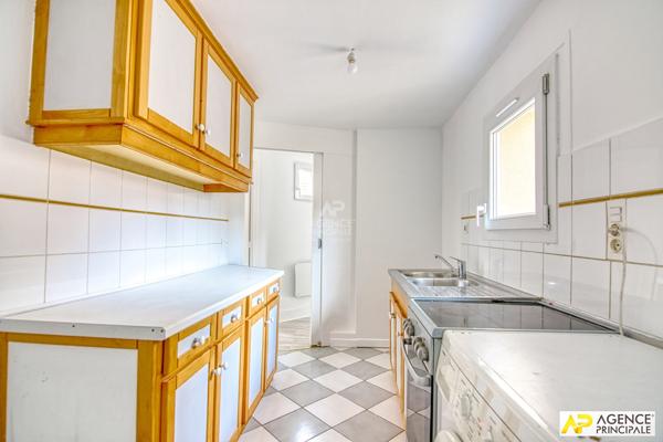 Versailles Saint-Louis Appartement 3 pièces 46 m² situé au 3ème et dernier étage 335 000 € **  - Référence  28500