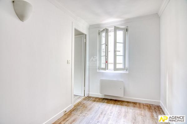 Versailles Saint-Louis Appartement 3 pièces 46 m² situé au 3ème et dernier étage 335 000 € **  - Référence  28500