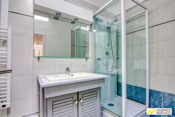 Versailles Saint-Louis Appartement 3 pièces 46 m² situé au 3ème et dernier étage 335 000 € **  - Référence  28500