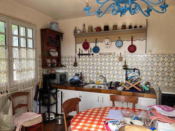 Maison sur sous sol avec garnd terrain arboré