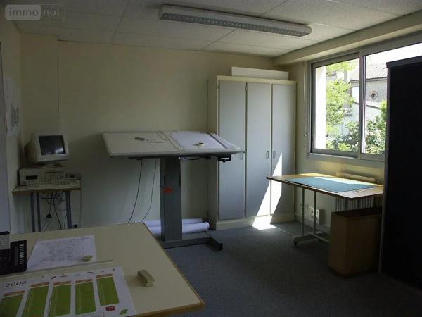 Achat - Immeuble Bressuire 79300 160 m 2 242 m 2