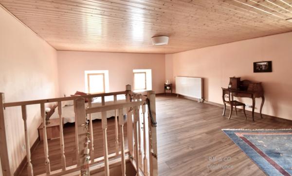 Dpt Ain (01), à vendre à PREGNIN, maison de village de 159 m2, 5 pièces, terrain de 416 m2