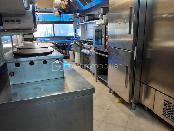 Local d activites de 84 m²