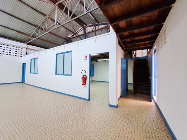 Achat local commercial près de CAYENNE - 4 pièce(s) - 358 m² - 397 500 €