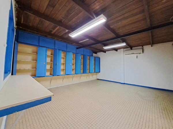 Achat local commercial près de CAYENNE - 4 pièce(s) - 358 m² - 397 500 €