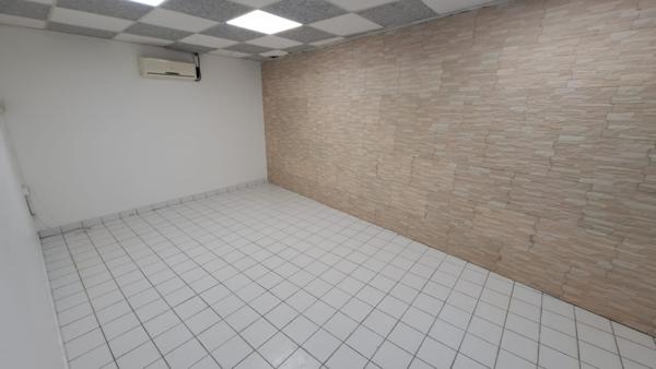 Achat local commercial près de CAYENNE - 4 pièce(s) - 358 m² - 397 500 €