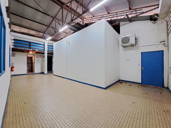 Achat local commercial près de CAYENNE - 4 pièce(s) - 358 m² - 397 500 €