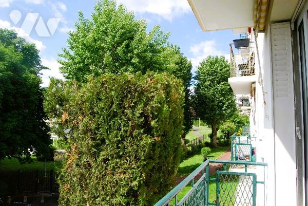 GARCHES MAIRIE - 3/4 pièces, 2 chambres, balcon sud, cave, parking libre +  parking poss. en sus