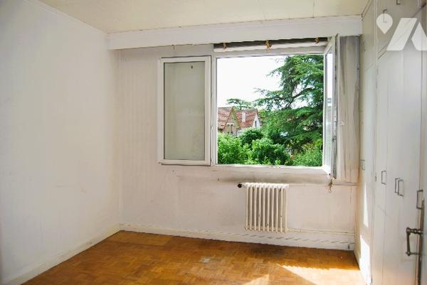 GARCHES MAIRIE - 3/4 pièces, 2 chambres, balcon sud, cave, parking libre +  parking poss. en sus