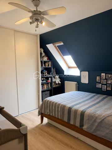 Située dans un quartier CALME et RECHERCHÉ de Deuil-la-Barre, à proximité de la gare ( ligne H-Paris Gare du Nord rapidement accessible), cette agréable maison familiale offre un cadre de vie idéal, alliant CONFORT, ESPACE et TRANQUILLITÉ.
D'une surface habitable de 135m2, cette jolie maison se compose d'une ENTRÉE spacieuse, d'un DOUBLE SÉJOUR lumineux ouvrant sur DEUX TERRASSES, d'un JARDIN arboré avec une grande PISCINE, d'une CUISINE indépendante chaleureuse et fonctionnelle de 15m2, d'une CHAMBRE et un WALTER CLOSET.

A l'étage, vous trouverez TROIS CHAMBRES dont une SUITE PARENTALE avec une SALE DE BAINS, une SALLE D'EAU indépendante et un WALTER CLOSET séparé. 
Maison idéale pour une famille en recherche de bien-être.

+++ Proximité gare, écoles et commerces
+++ Quartier résidentiel calme
+++ Beaux volumes et luminosité
+++ Jardin + 2 terrasses
+++ Piscine
+++ 2 places de stationnement 
+++ Portail électrique 
Une OPPORTUNITÉ RARE sur le secteur, à visiter sans tarder.