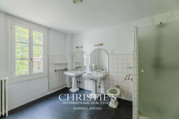 Bouliac – Domaine d’Exception avec Vue Panoramique et Parcelle de 7 Hectares