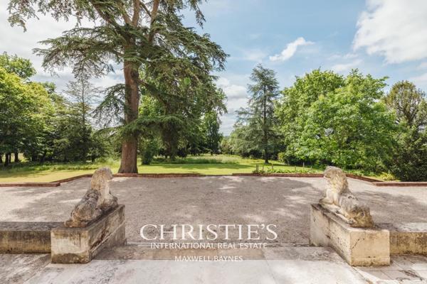 Bouliac – Domaine d’Exception avec Vue Panoramique et Parcelle de 7 Hectares