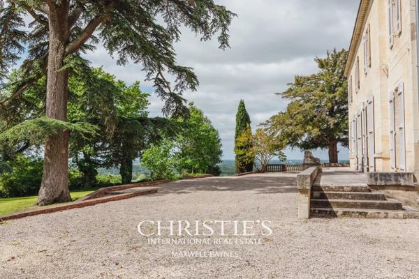Bouliac – Domaine d’Exception avec Vue Panoramique et Parcelle de 7 Hectares