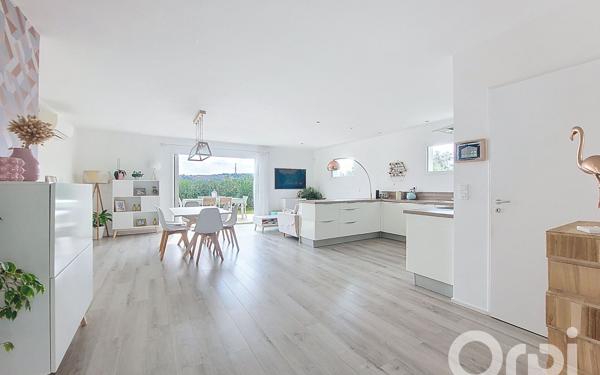 Maison à vendre    5 pièces •  Villeneuve-Loubet