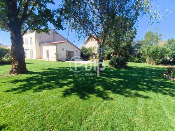 Maison à vendre à Villeneuve La Comtesse - Réf. larff40