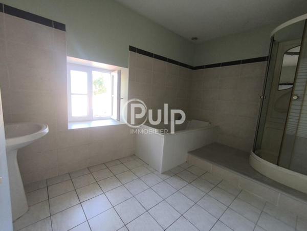 Maison à vendre à Villeneuve La Comtesse - Réf. larff40