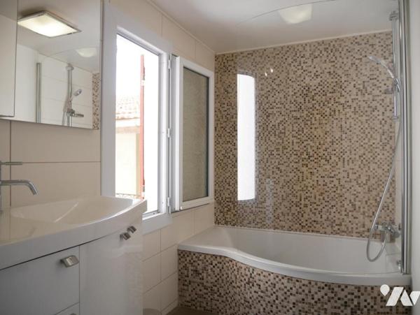 A BOUZIGUES (34140), une maison vigneronne entièrement rénovée,  de 200 m² comprenant 7 pièces.