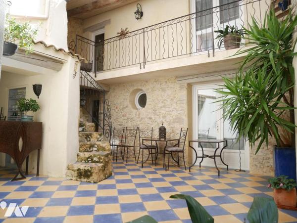 A BOUZIGUES (34140), une maison vigneronne entièrement rénovée,  de 200 m² comprenant 7 pièces.