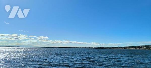 A BOUZIGUES (34140), une maison vigneronne entièrement rénovée,  de 200 m² comprenant 7 pièces.