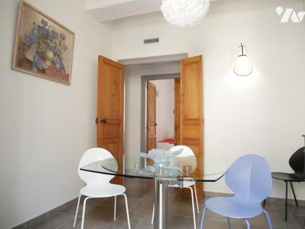 A BOUZIGUES (34140), une maison vigneronne entièrement rénovée,  de 200 m² comprenant 7 pièces.