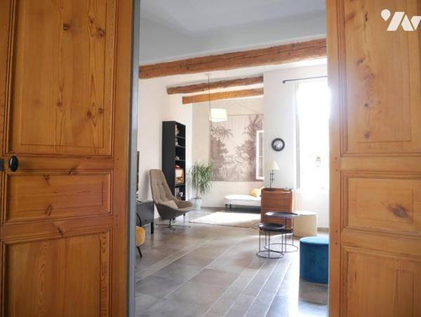 A BOUZIGUES (34140), une maison vigneronne entièrement rénovée,  de 200 m² comprenant 7 pièces.