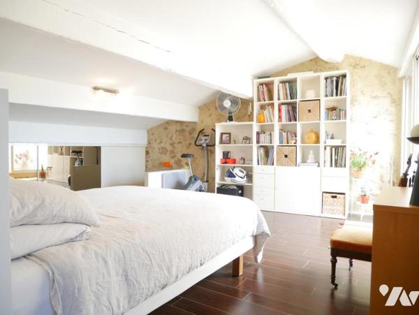 A BOUZIGUES (34140), une maison vigneronne entièrement rénovée,  de 200 m² comprenant 7 pièces.