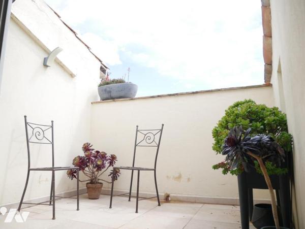 A BOUZIGUES (34140), une maison vigneronne entièrement rénovée,  de 200 m² comprenant 7 pièces.