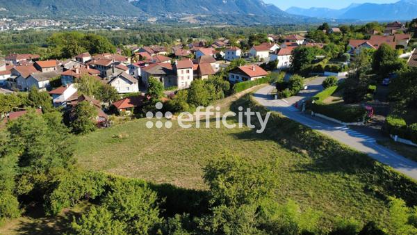 Terrain
        
        - 3246 m² Exclusivité 470 000 € *