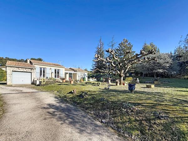 Vaison-la-Romaine (84110) A 5 kms de VAISON-LA-ROMAINE Maison de plain-pied au charme provençal dans un secteur prisé près de Vaison-la-