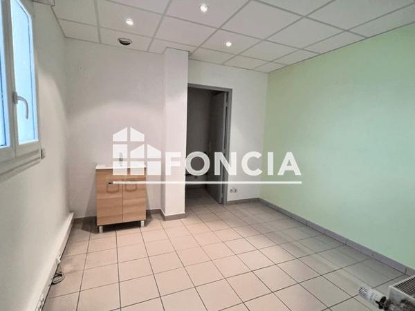 À vendre Local commercial 63 m² - Le Chambon-feugerolles 42500