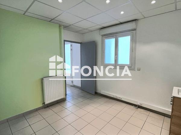 À vendre Local commercial 63 m² - Le Chambon-feugerolles 42500